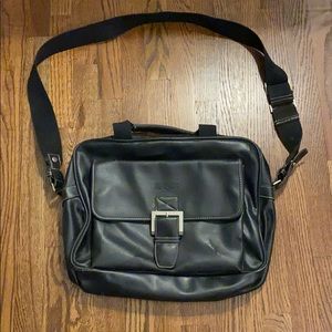 Kenneth Cole Reaction Leather Messenger bag